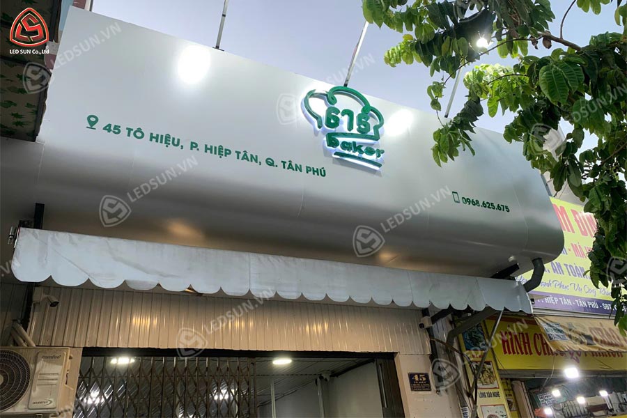 biển hiệu alu chữ mica cho tiệm bánh