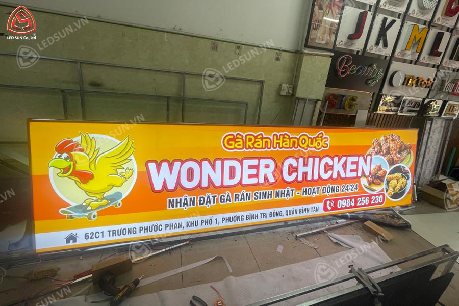 hộp đèn bạt không gân