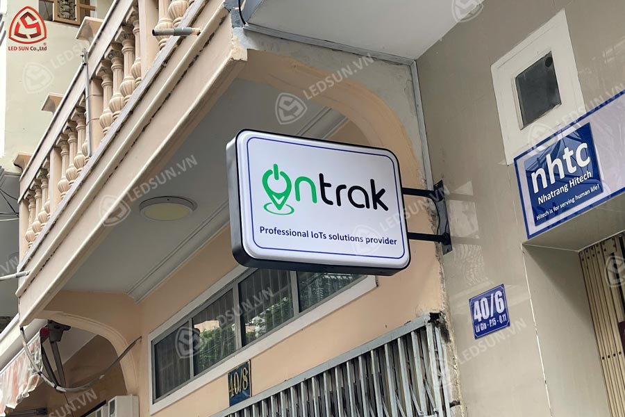 hộp đèn hút nổi