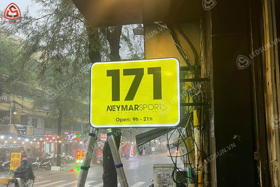 hộp đèn hút nổi