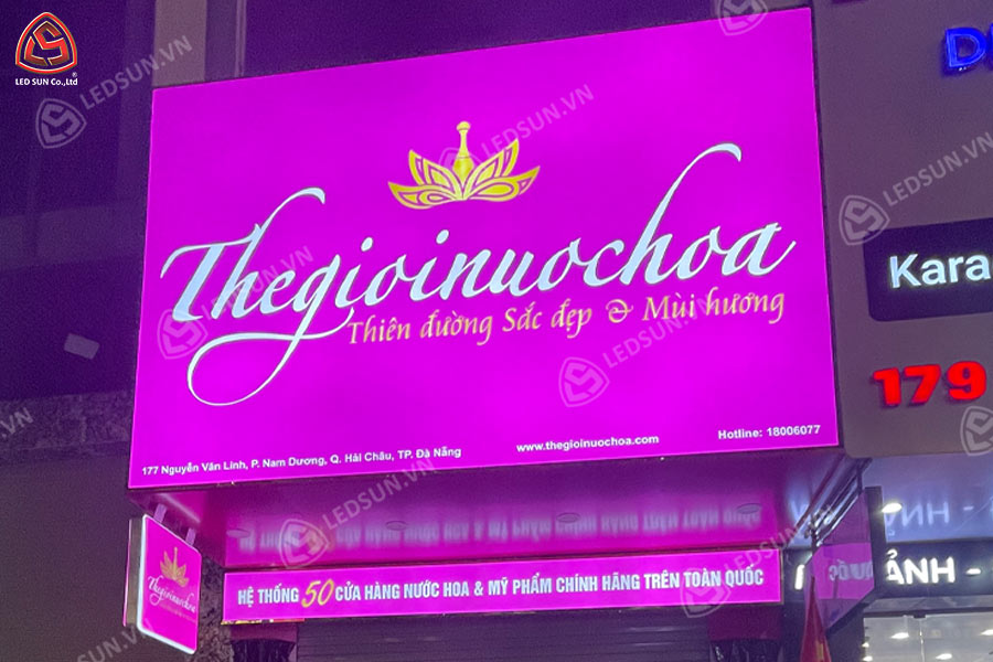 bảng hiệu cửa hàng nước hoa