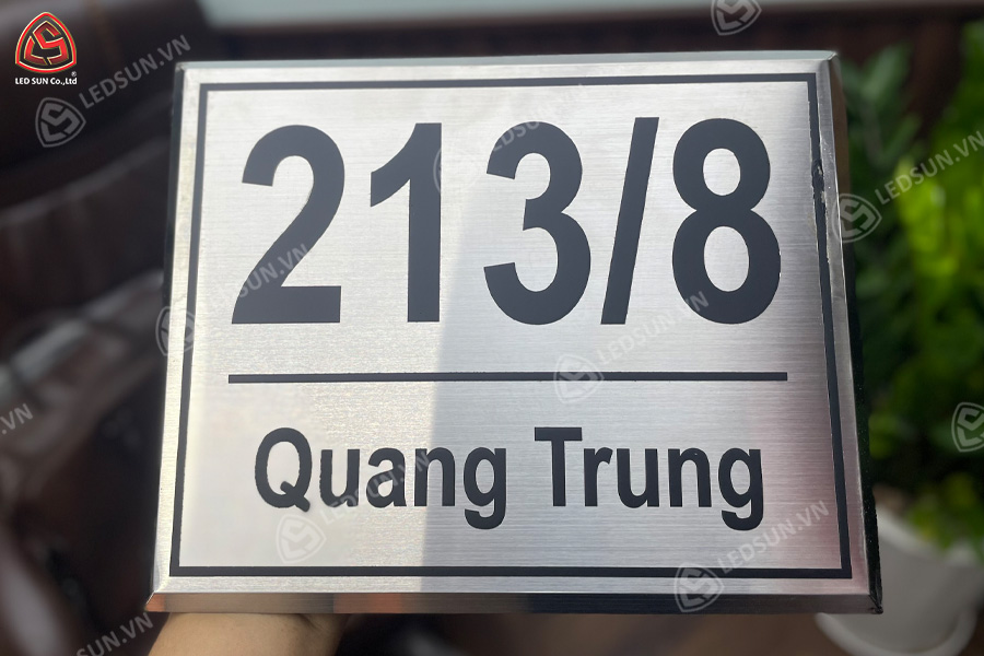 bảng số nhà inox trắng xước ăn mòn