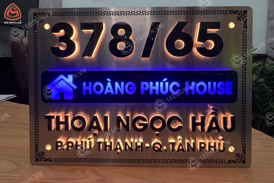 Bảng số nhà inox trắng xước chữ nổi sáng đèn