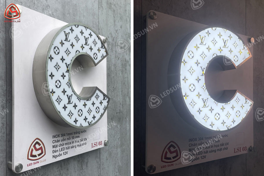 chữ nổi inox trắng xước mặt mica in UV