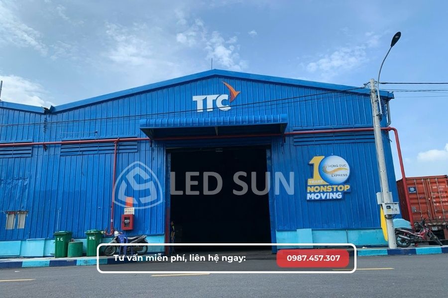 bảng hiệu tôn sóng quận 5