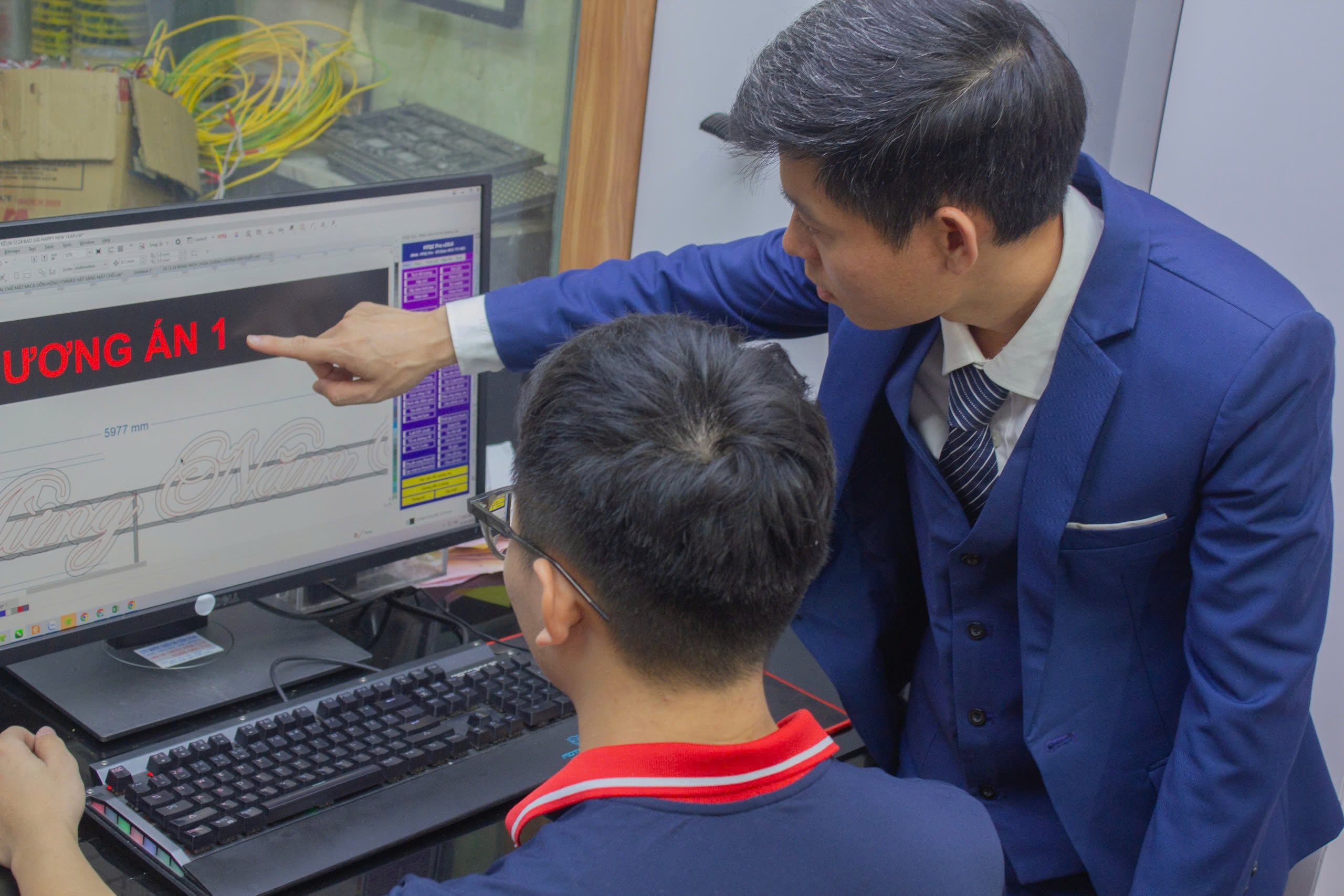 Thiết kế sáng tạo và sản xuất bảng hiệu