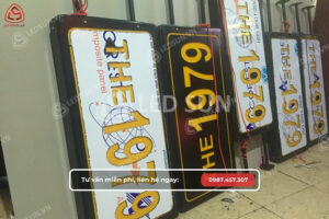Bảng hiệu hộp đèn tại quán ăn nhỏ trên đường Âu Cơ