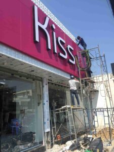 Vai trò làm bảng hiệu Quận 2