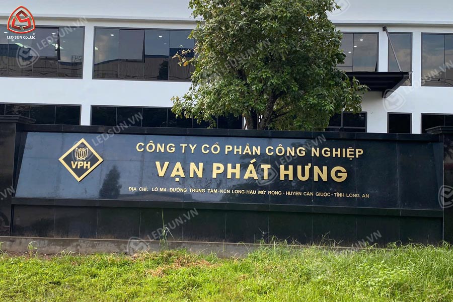 bảng hiệu nhà máy