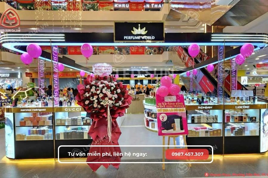 thiết kế thi công showroom trong trung tâm thương mại