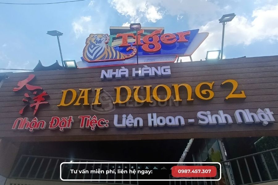 bảng hiệu mặt tiền nhà hàng