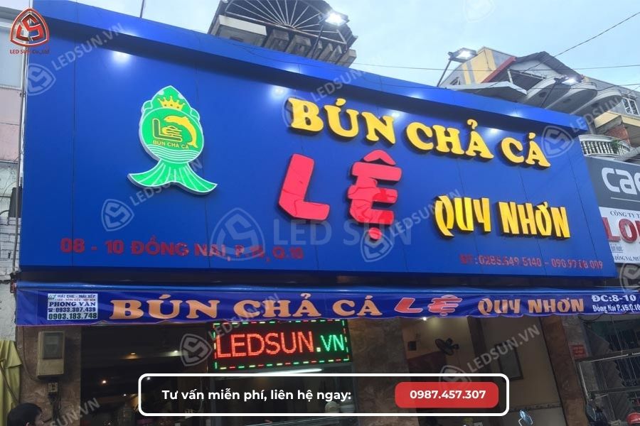 Bảng hiệu quán bún chả cá