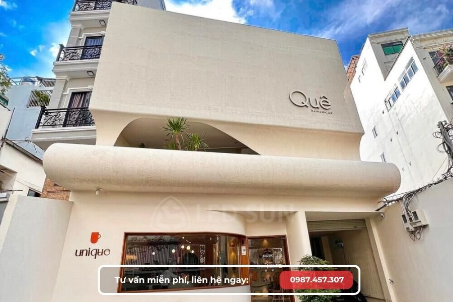 bảng hiệu shop quần áo phong cách hiện đại