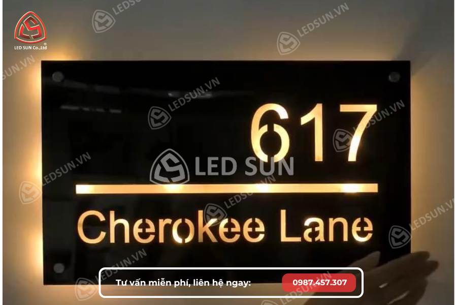 Led Sun thi công biển số nhà rõ nét tại Quận 4