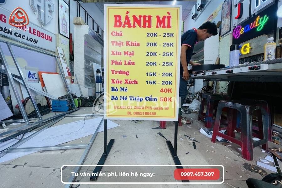 bảng hiệu đứng 2 mặt