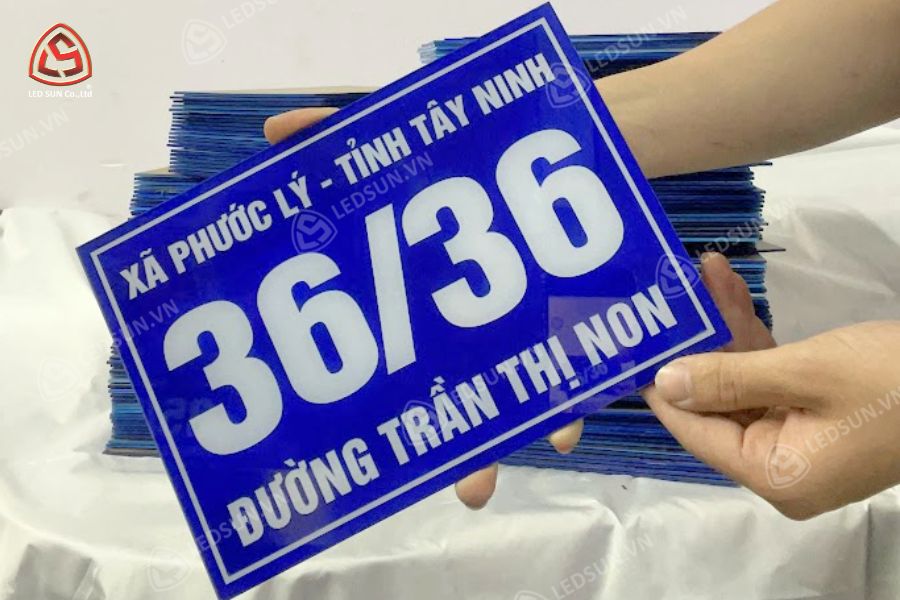 Làm biển số nhà bằng mica